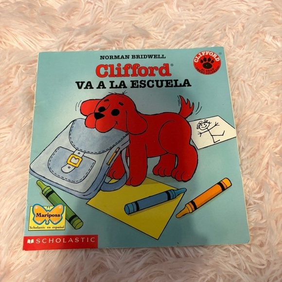 Clifford Va a la Escuela Book by Scholastic Spanish Clifford's First School Day - Picture 2 of 3